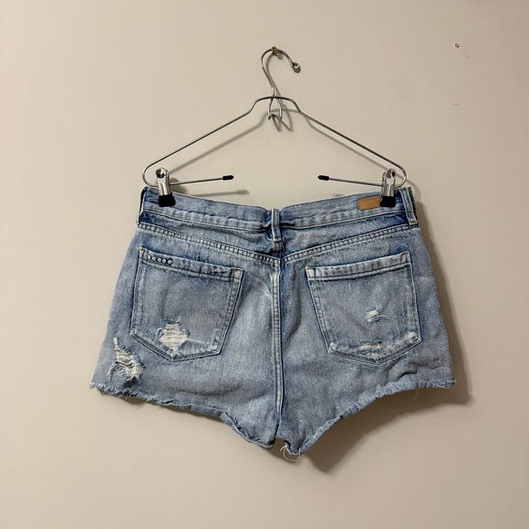 BLANKNYC High Rise Distressed Denim Light Wash Jean Shorts Size 31 - Picture 9 of 14